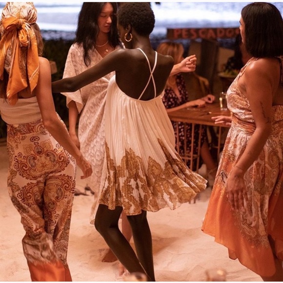 H&M bloggers favorite dress size Large - Picture 2 of 8